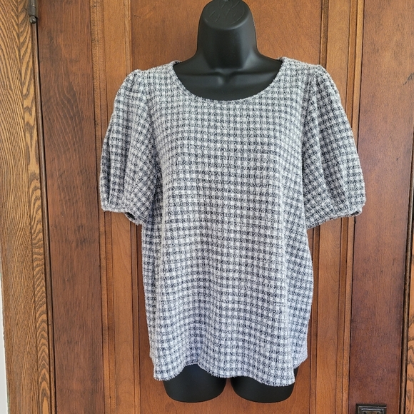 Green Envelope Tops - Green Envelope black and white plaid shirt